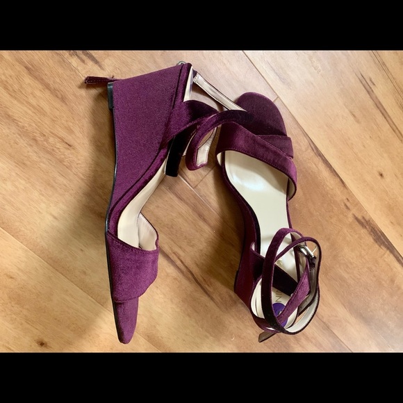 Nine West purple velvet strappy wedges - Picture 2 of 4